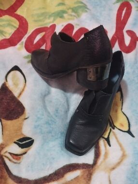VOGUE Black Leather Sloped Metal Capped Heel Ankle Boots 9